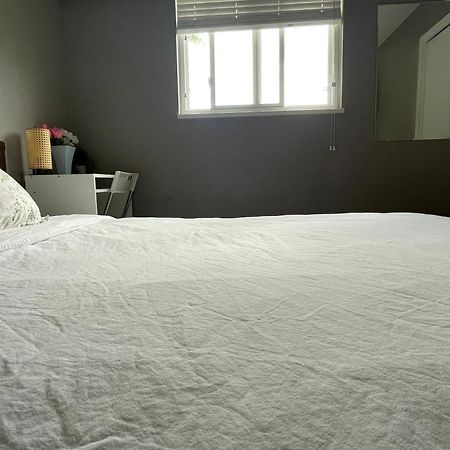 Private Room With Queen Bed In Richmond 202 Ngoại thất bức ảnh