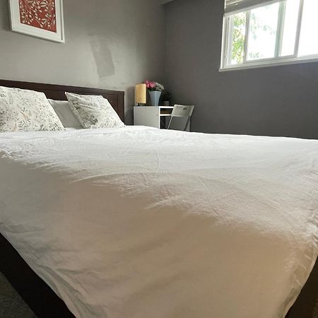 Private Room With Queen Bed In Richmond 202 Ngoại thất bức ảnh