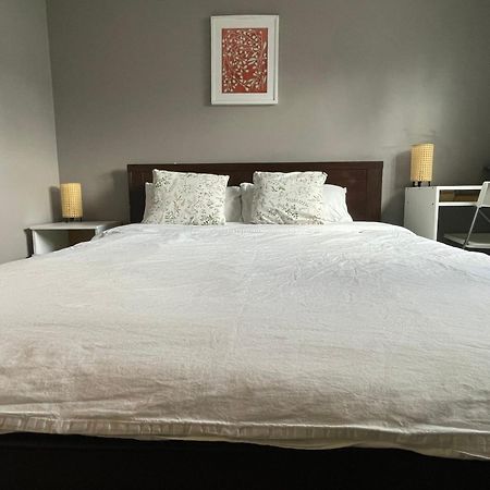 Private Room With Queen Bed In Richmond 202 Ngoại thất bức ảnh