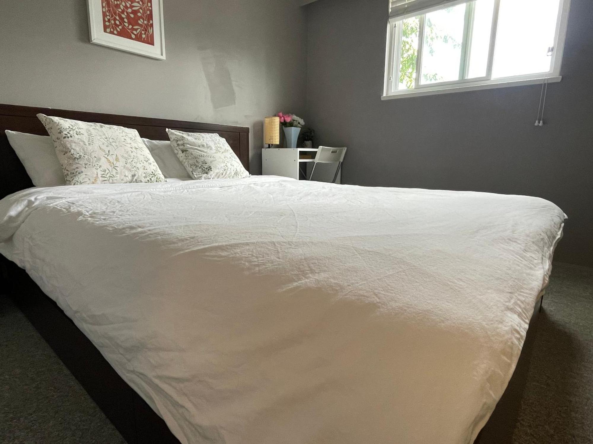 Private Room With Queen Bed In Richmond 202 Ngoại thất bức ảnh