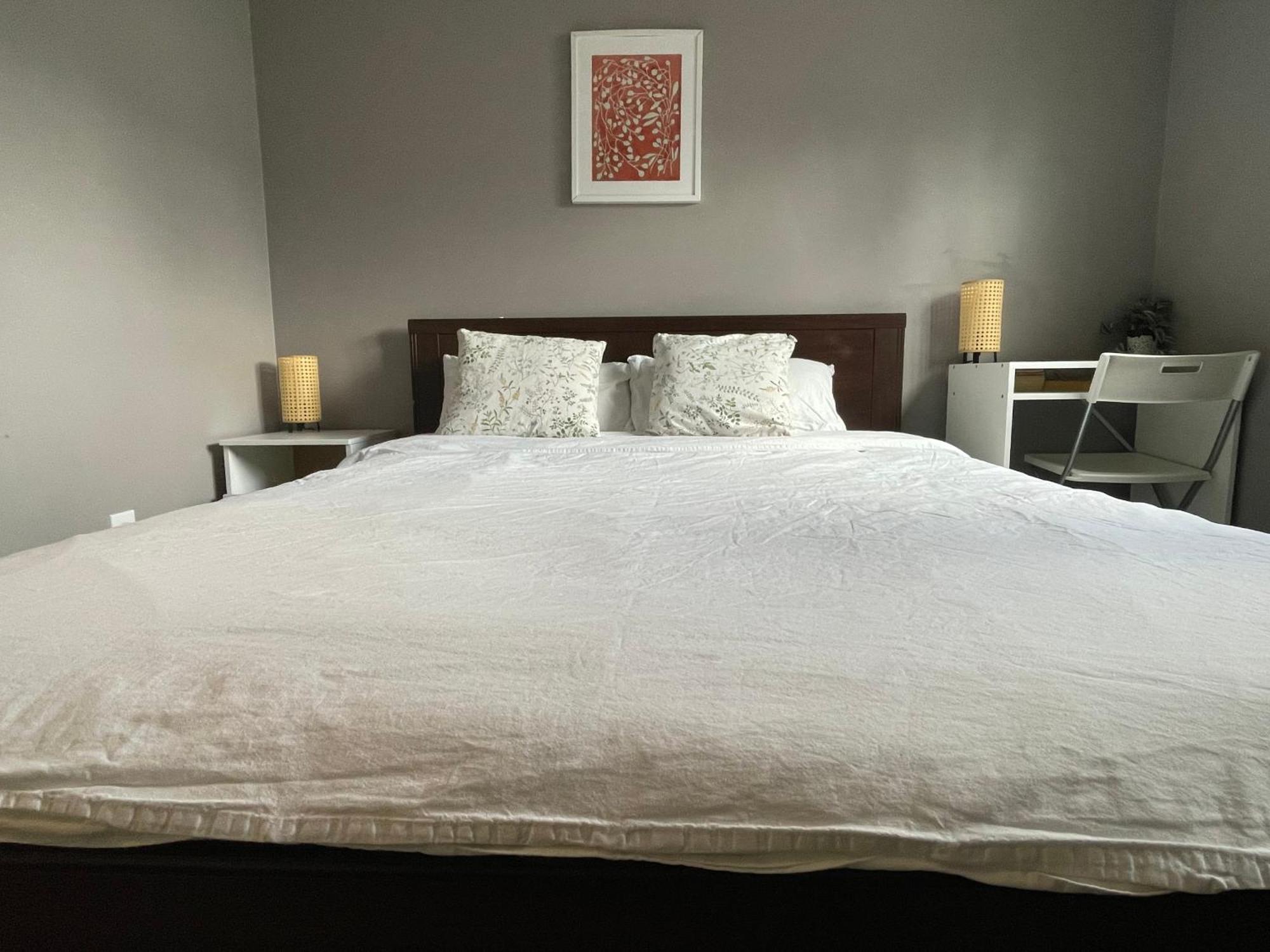 Private Room With Queen Bed In Richmond 202 Ngoại thất bức ảnh